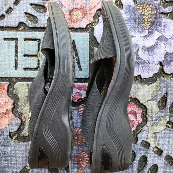 BZees: Desire Wedge Sandal - Picture 3 of 8